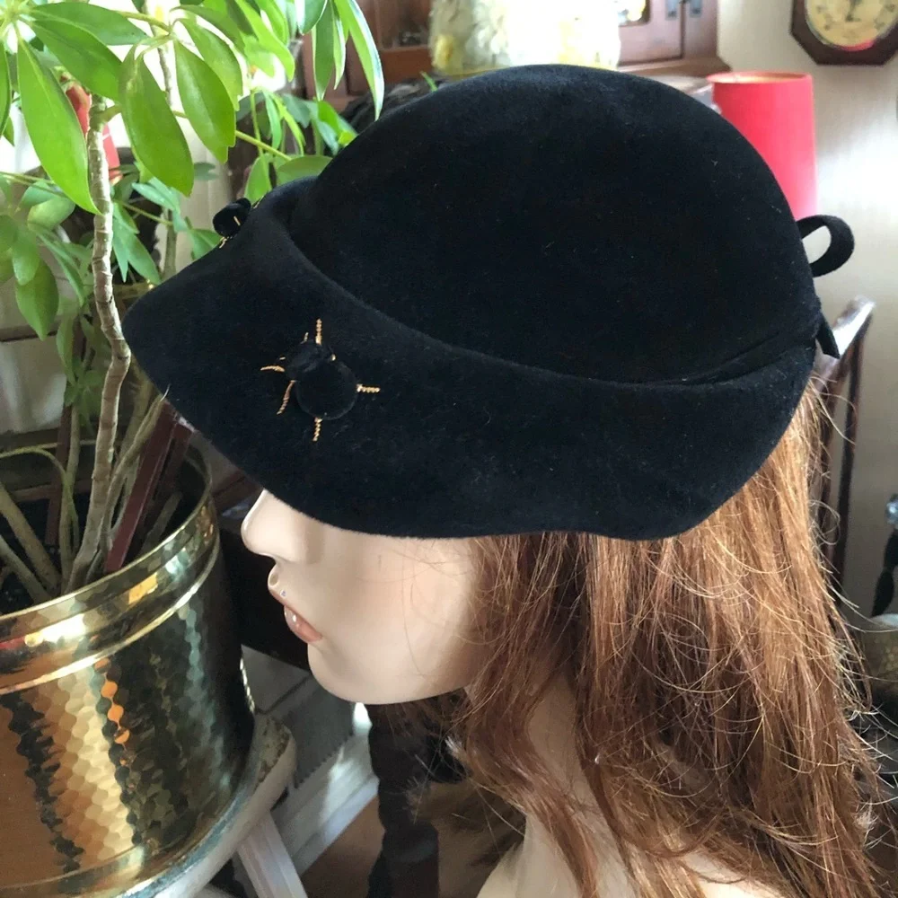 Vintage Black Velour Hat with Bumblebees - Picture 6 of 9